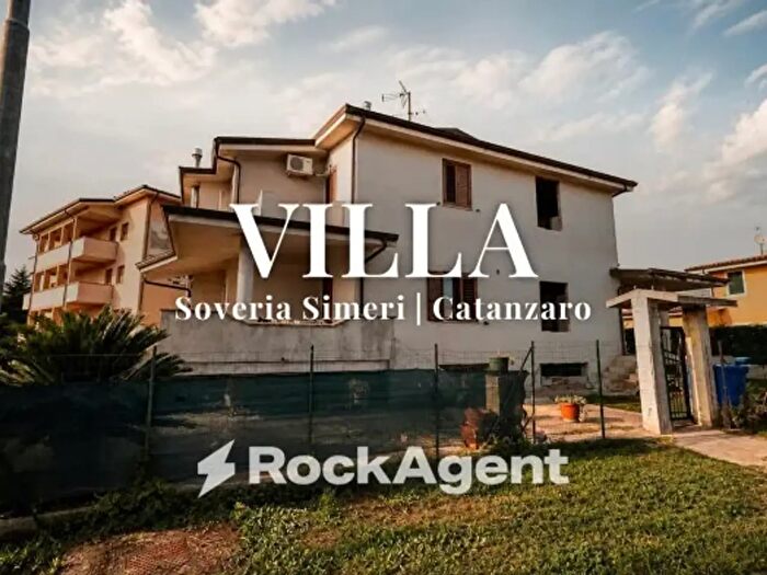 Casa con 6 locali in vendita in Via Roberto Niederer, Soveria Simeri