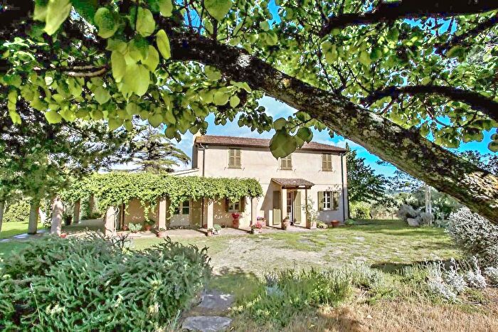 Casa con 7 locali in affitto in Magliano In Toscana