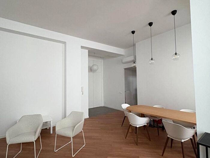 Appartamento trilocale in affitto in Viale Emilio Caldara, Quadronno Crocetta, Milano