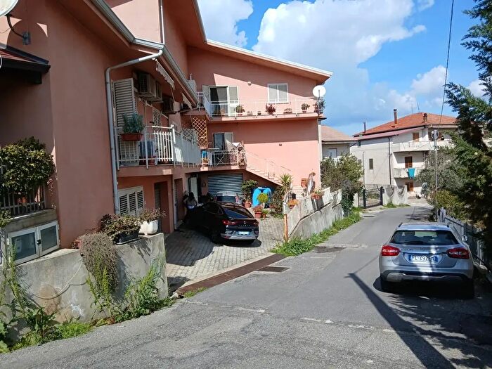 Appartamento con 5 locali in vendita in Via Giuseppe Parini, Marano Marchesato