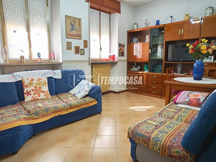 Appartamento trilocale in vendita in Via Oscar Zavaglia, Lainate