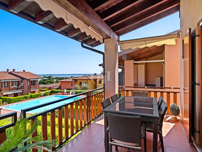 Appartamento trilocale in vendita in Via Cabasse, Padenghe Sul Garda