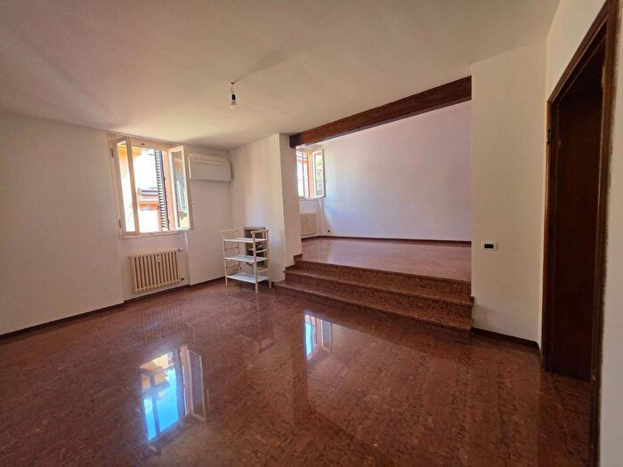 Appartamento quadrilocale in affitto in Via delle Donzelle, Centro Storico, Bologna