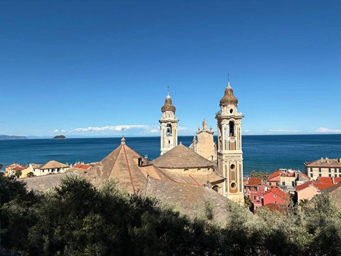 Appartamento trilocale in affitto in Via Andrea Doria, Laigueglia