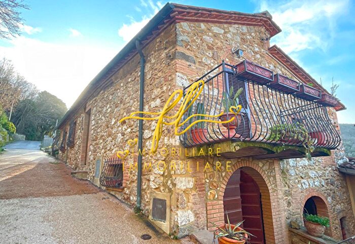 Appartamento con 5 locali in vendita in Montecatini Val Di Cecina