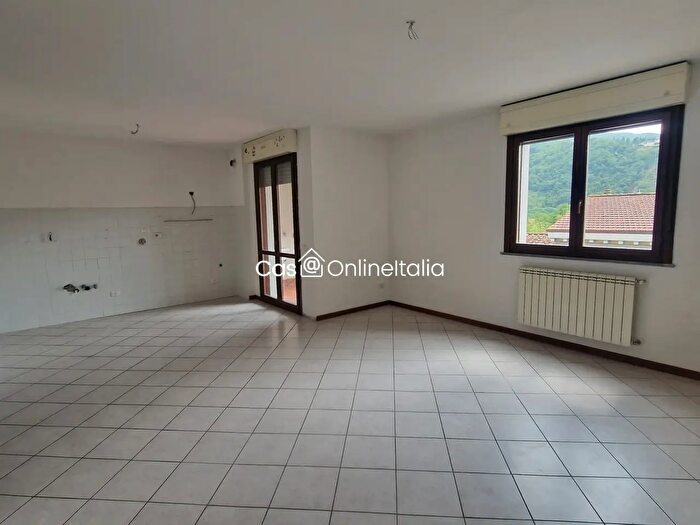 Appartamento quadrilocale in vendita in Via Vittorio Veneto Dicomano, Dicomano
