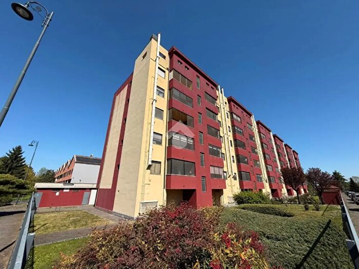 Appartamento quadrilocale in vendita in Via Ferdinando Santi, Pieve Emanuele