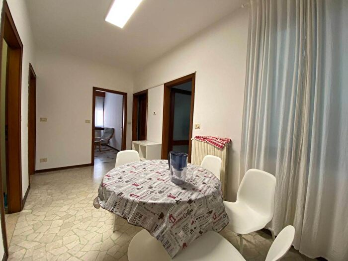 Appartamento con 5 locali in affitto in Via Trieste, Piazza Mazzini Ospedale Militare, Padova