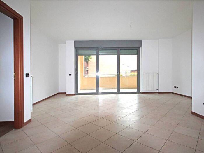 Appartamento trilocale in affitto in Piazzale Aprile, Stazione, Seregno