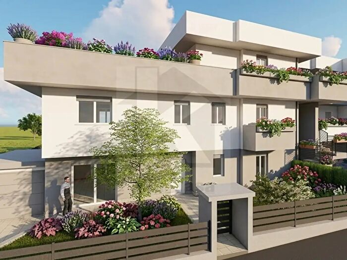 Appartamento quadrilocale in vendita in Via Piave, Uboldo