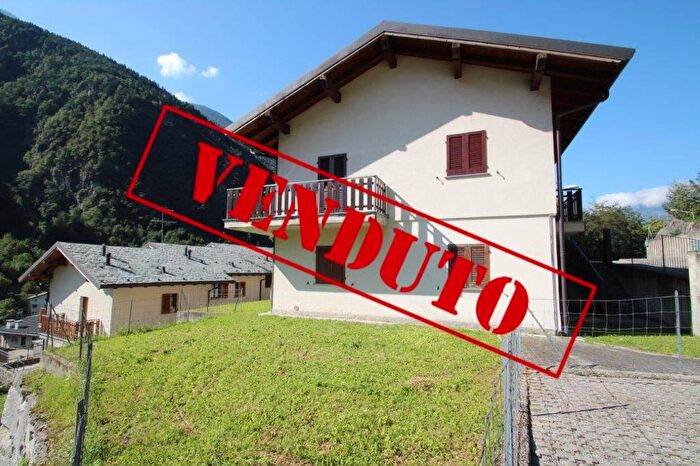 Appartamento trilocale in vendita in Piuro