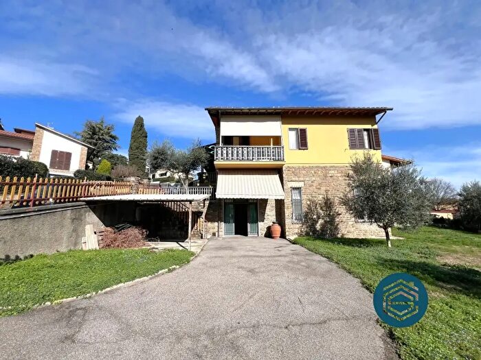 Appartamento con 5 locali in vendita in Via Galileo Galilei, Signa