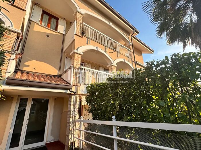 Appartamento trilocale in vendita in Via Eugenio Montale, Arluno