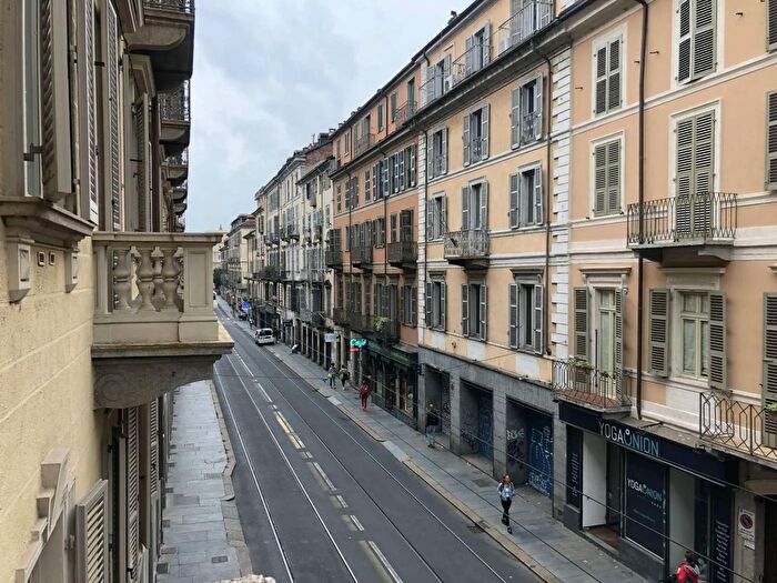 Appartamento trilocale in affitto in Via Accademia Albertina Torino, Torino