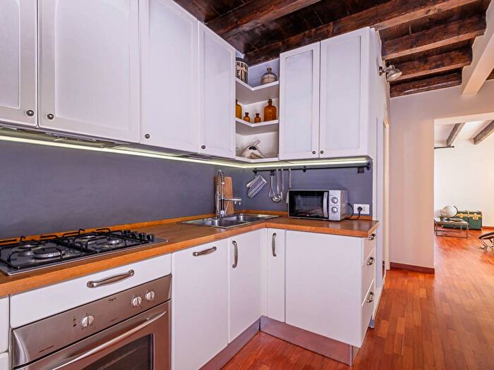 Appartamento trilocale in affitto in Moscova, Milano