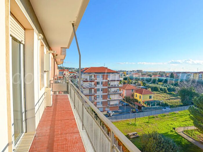 Appartamento quadrilocale in affitto in Via Vietta, Quiliano