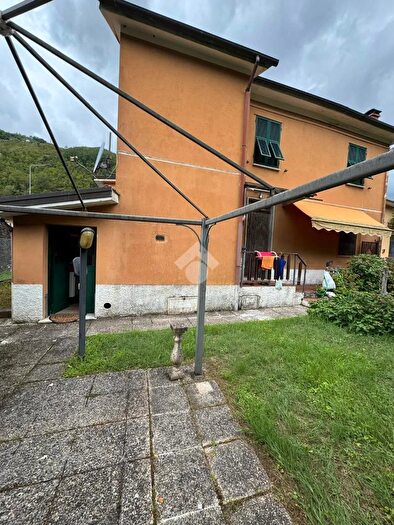 Appartamento quadrilocale in vendita in Località Isola di Vignolo, Mezzanego