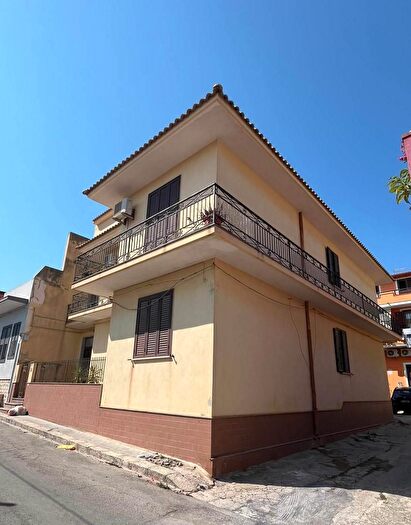 Casa con 9 locali in vendita in Via Francesco Caruso, Pachino