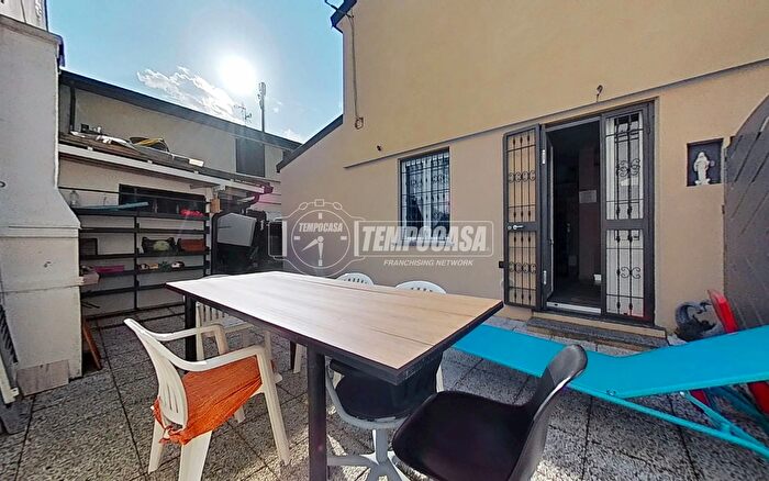 Casa trilocale in vendita in Via Dante Alighieri, Biassono