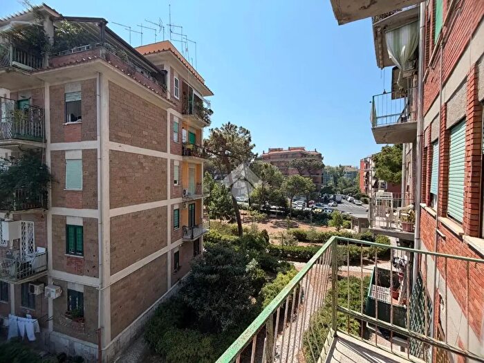 Appartamento bilocale in vendita in Viale Capitan Casella, Roma
