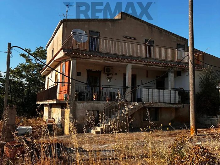 Casa con 9 locali in vendita in Via Tiziano, Caltagirone