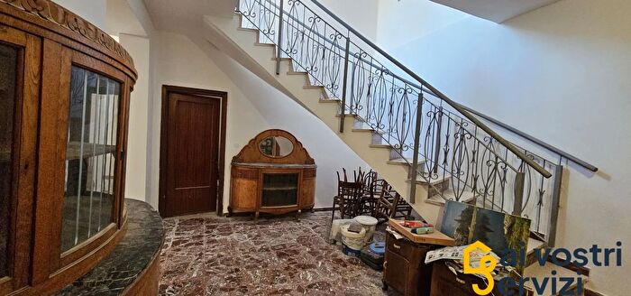 Appartamento con 7 locali in vendita in Via Lombardo Radice, Siracusa