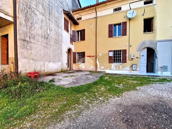 Casa trilocale in vendita in Via Luigi Vaschi, Borgo Virgilio