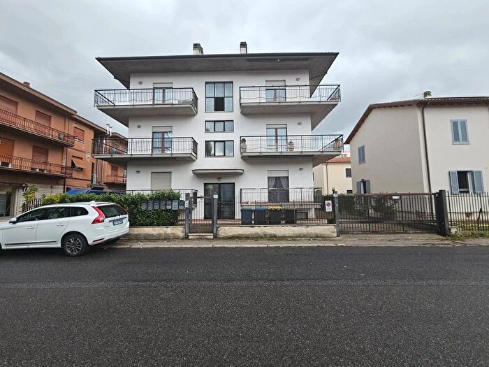 Appartamento trilocale in vendita in Via Martiri delle Fosse Reatine Rieti Rieti, Rieti