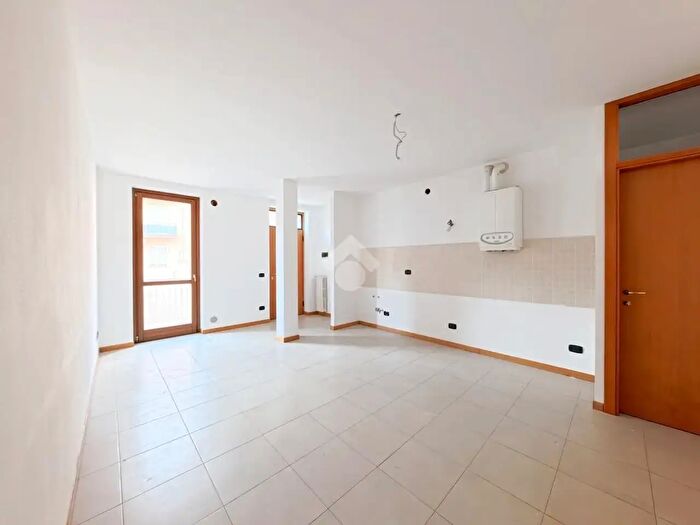 Appartamento trilocale in vendita in Piazzale Buccari, Verona