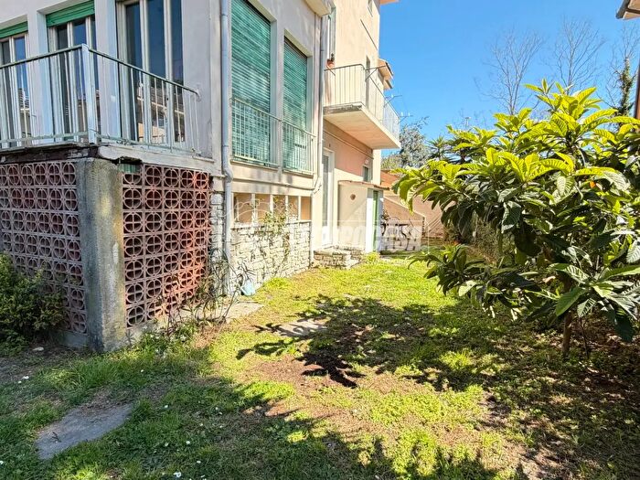 Casa con 5 locali in vendita in Via Novara, Viareggio