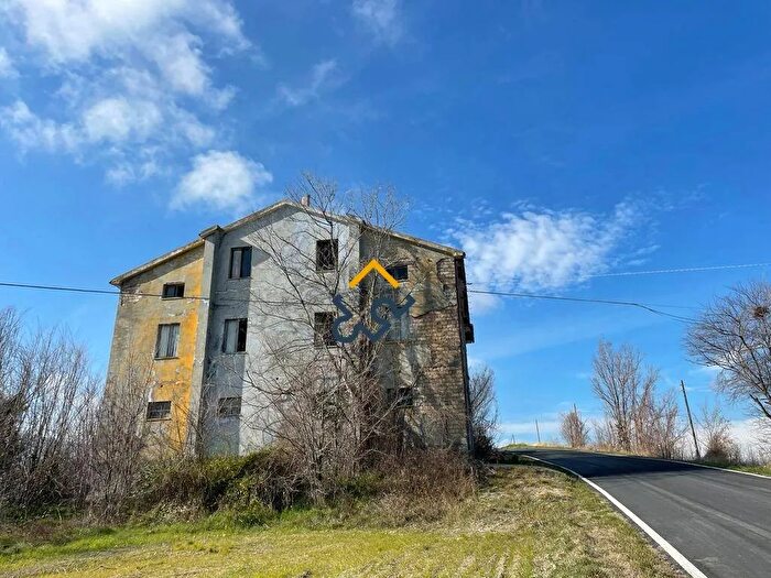Casa con 5 locali in vendita in Castignano Contrada Rufiano Castignano Zona Agricola, Castignano