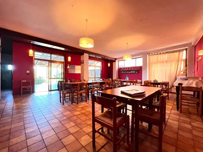 Casa con 6 locali in vendita in Via Umberto I, Monteu Roero