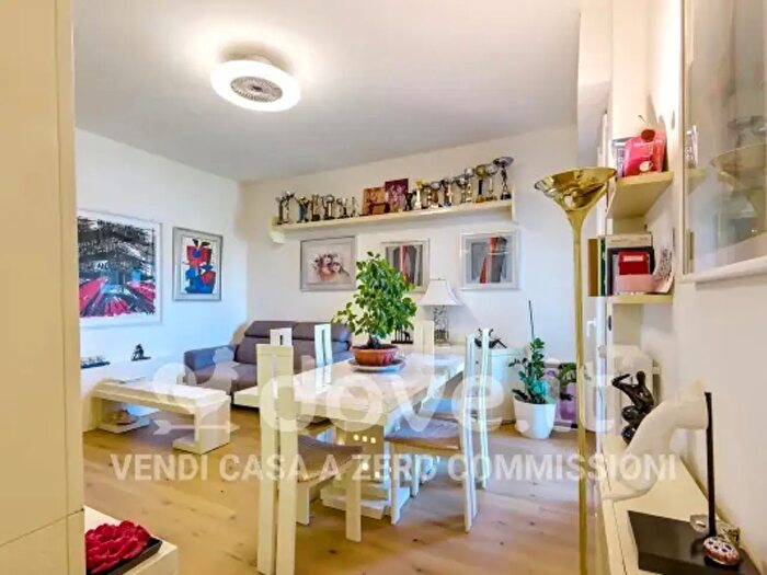 Appartamento trilocale in vendita in Via di Carraia, Firenze