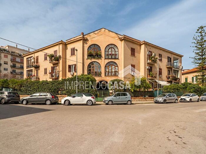 Appartamento trilocale in affitto in Via Col della Berretta, Libertà Villabianca, Palermo