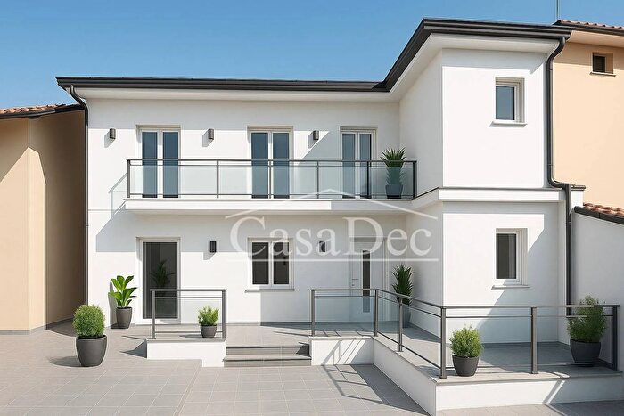 Casa con 5 locali in vendita in Via Sorrento, Trentola Ducenta