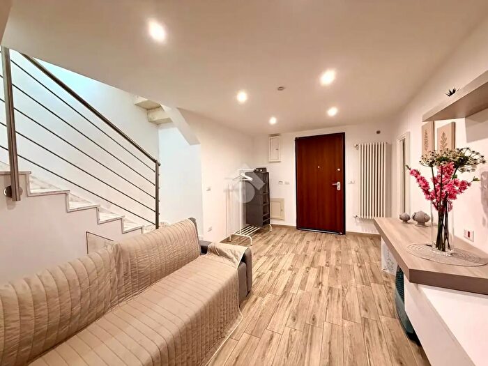 Appartamento trilocale in affitto in Via di Porcigliano, Lecce