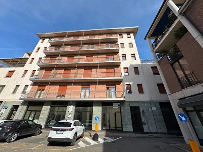 Appartamento trilocale in affitto in Via Palestro, Alessandria