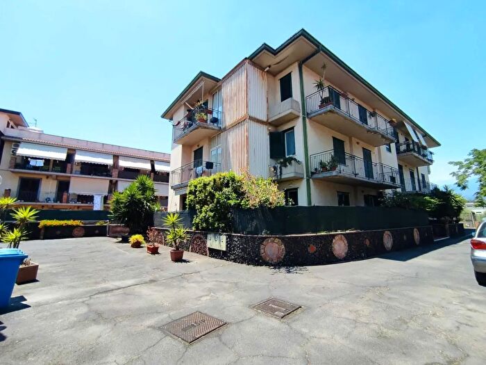 Appartamento bilocale in vendita in Via Idria, Tremestieri Etneo