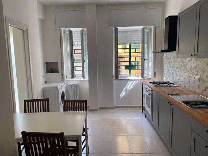 Appartamento trilocale in affitto in via Battistello Caracciolo, Piazza Canneto Salvator Rosa, Napoli