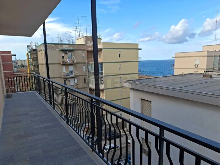 Appartamento con 8 locali in vendita in Via Agostino Fillioley, Siracusa