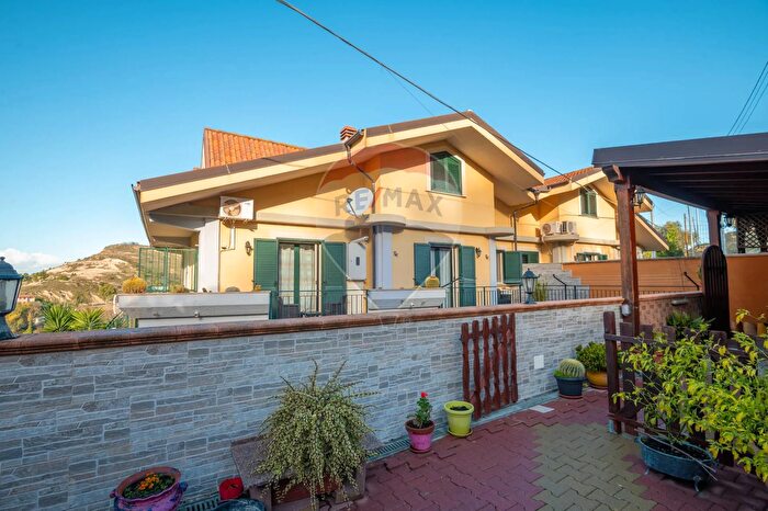 Casa con 7 locali in vendita in Via Giorgio La Pira, Mineo