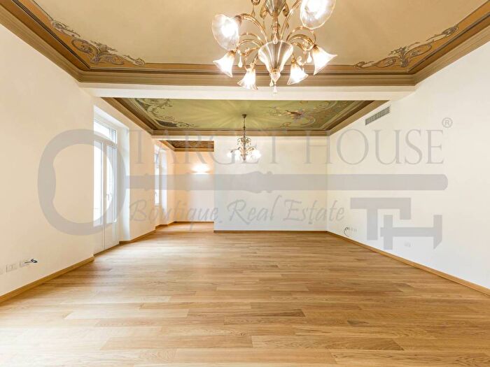 Appartamento con 5 locali in affitto in Via Alessandro Volta, Centro Storico, Como