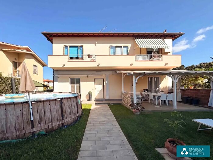 Appartamento con 6 locali in vendita in Rosignano Marittimo