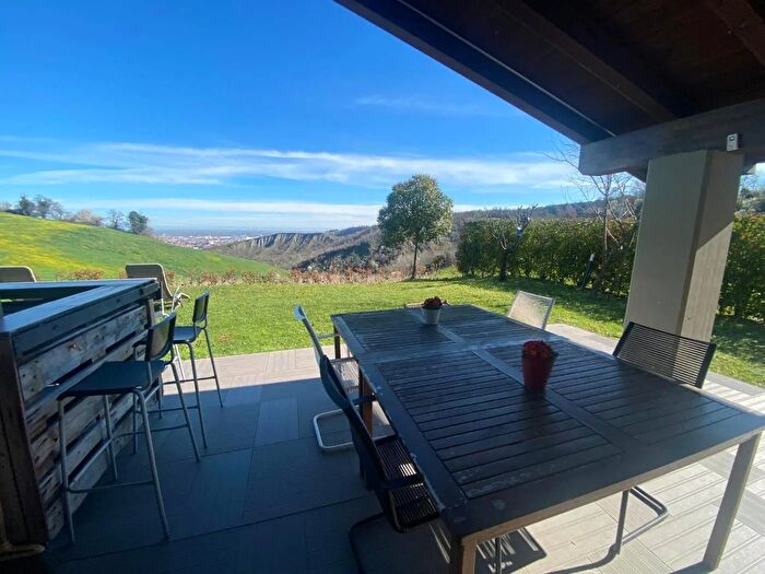 Casa con 6 locali in vendita in Via Montegibbio Sassuolo, Sassuolo