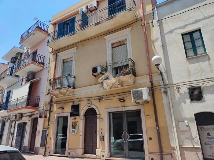 Appartamento trilocale in vendita in Via Umberto I, Giardini Naxos