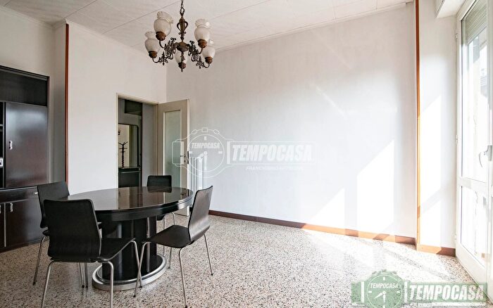 Appartamento trilocale in vendita in Via Alcide De Gasperi, Monza