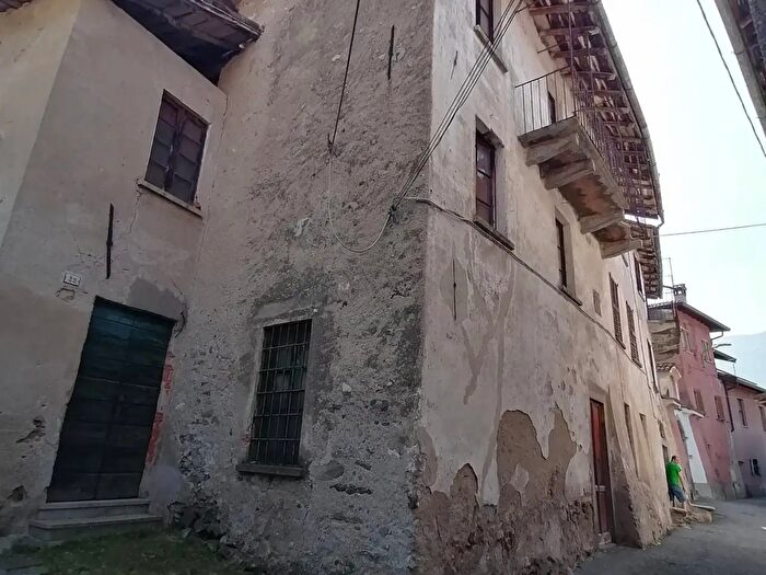 Casa con 8 locali in vendita in Via Cavagna, Lecco