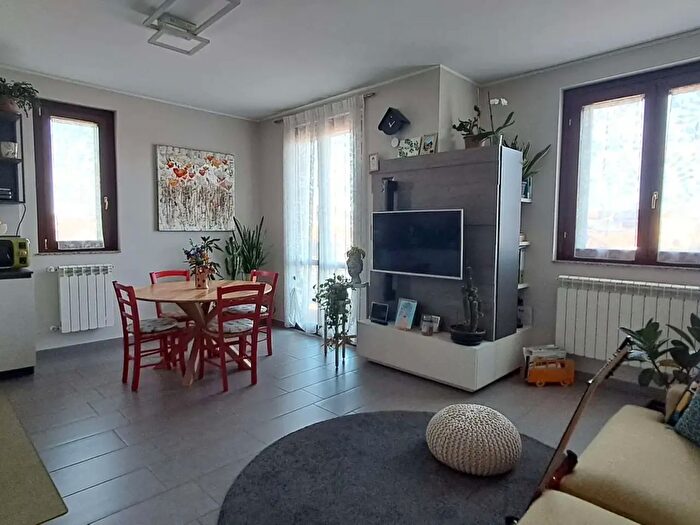 Appartamento trilocale in vendita in Via Inveruno, Busto Garolfo