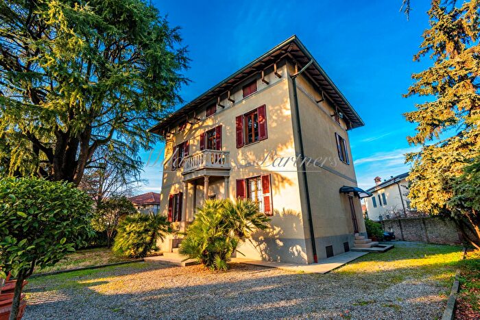 Casa in vendita in Via Vittorio Veneto, Brembate