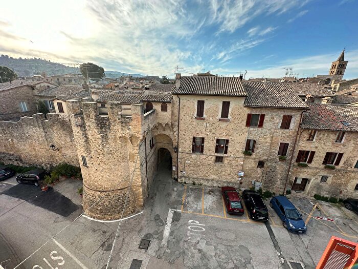 Appartamento trilocale in vendita in Piazza dellAccolta, Bevagna